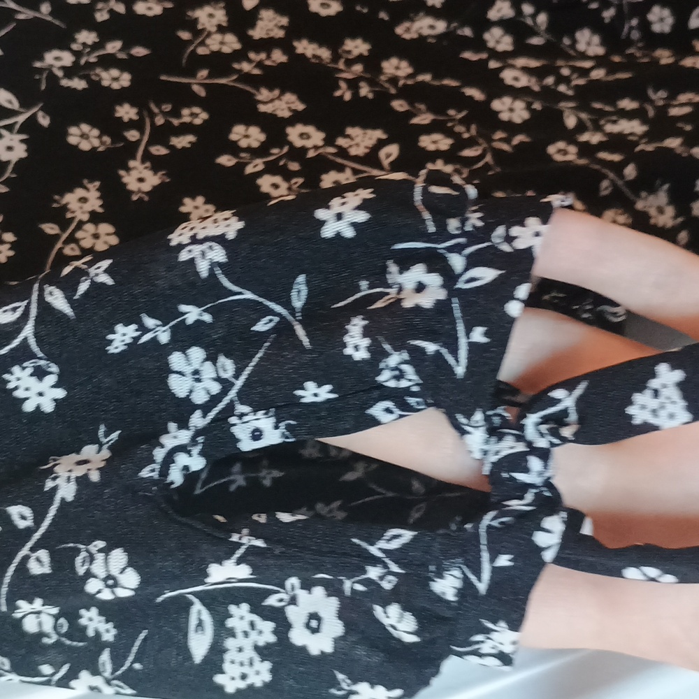 Siren Lily Black and White Floral Midi Dress Size Medium - Picture 6 of 8